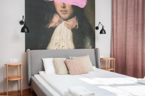 Retro Glamour with a Modern Edge